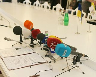 В Украине отменили аккредитацию для иностранных журналистов