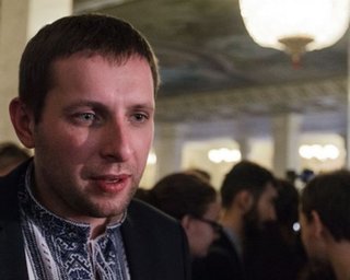 Уже более 2000 полицейских просят снять неприкосновенность с Парасюка