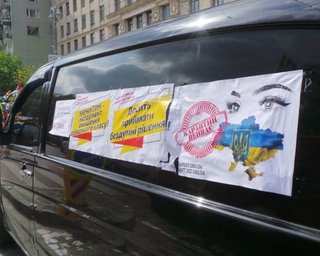 "Карантин убивает". В центре Киева предприниматели протестуют против карантина