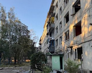 ЗС РФ могли скинути ФАБ-3000 на багатоповерхівку: вибух у Родинському зафіксував дрон (відео)