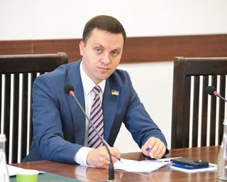 "Хотите повышения для себя зарплат во время войны? Этого не будет", — нардеп "Слуги народа"