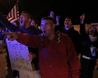 В США прошла акция протеста против захоронения Царнаева близ Бостона