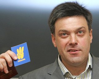 Тягнибок: депутаты-перебежчики  должны лежать на Майдане