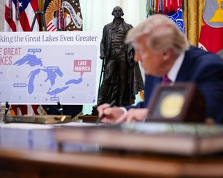 Трамп перейменував озеро Онтаріо і хоче назвати Тихий океан на честь США