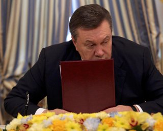 Кабмин продаст имущество Януковича и его окружения на аукционах 