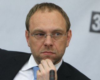 Власенко: Тимошенко попросила возобновить лечение, прерванное из-за кожных высыпаний
