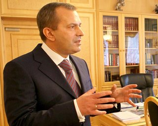 Клюев: Оппозиция ведет себя абсурдно