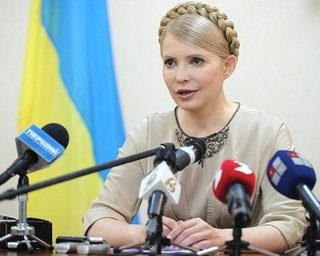 Тимошенко требует от Азарова отчитаться о переговорах с РФ