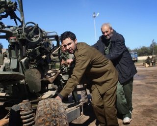 Нефтяную столицу Ливии расстреливают из пушек