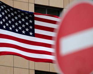 В США республиканцы требуют вернуть ручной подсчет голосов