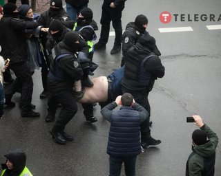 Нардепы провалили отсрочку по РРО для ФОП, под Радой произошли столкновения (видео)