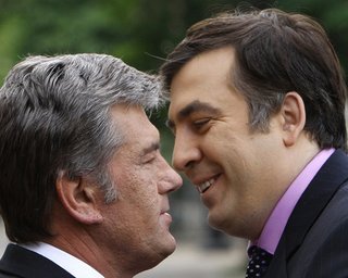 Ющенко прокомментировал поражение своего кума Саакашвили на выборах в Грузии
