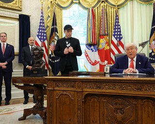 "Время обнародовать настоящую сенсацию": ссора Трампа и Маска приобрела неожиданный оборот