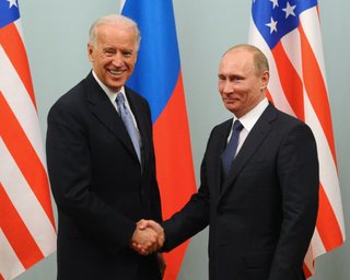 В США пока не знают, нужно ли выдавать Путина суду в Гааге, если он приедет в Штаты (видео)
