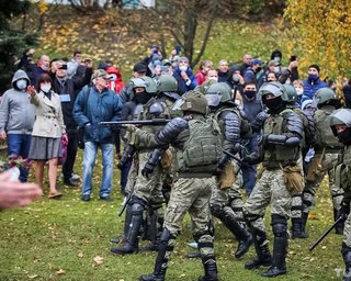 В Беларуси проходит "Марш против террора": силовики используют оружие