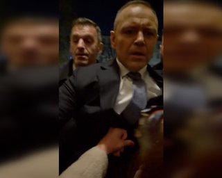 Навроцький прибув до Конституційного трибуналу у Варшаві: при вході сталася сутичка (відео)
