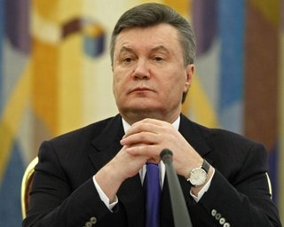 Янукович поздравил Зеленского