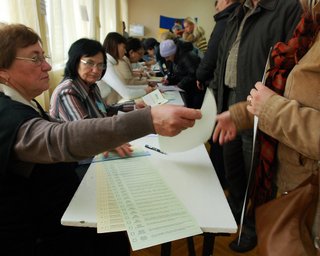 Обновленные данные ЦИК: результат Партии регионов вновь растет