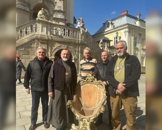 Військові ЗСУ повернули з Курської області крісло митрополита Шептицького: його вкрав єпископ РПЦ (фото)
