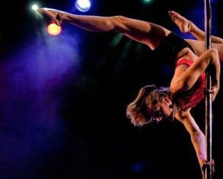 Танцы у шеста требуют признать олимпийским видом спорта 