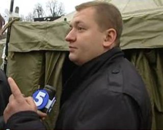 Обнародовано видео конфликта охраны Азарова с журналистами