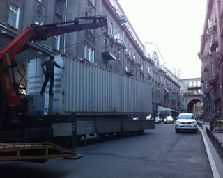 В киевском Пассаже пройдет художественная выставка в транспортных контейнерах