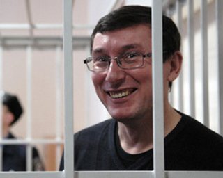 Луценко заявил, что снова будет лечиться в клинике с 25 февраля