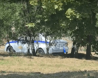 Покарали зрадника: у Херсоні підірвали поліцейську машину окупантів (відео)