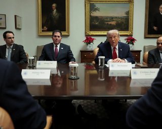 Даже без открытия Ормузского пролива: Трамп готов закончить войну в Иране, — WSJ