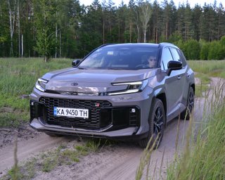Покращений бестселер: огляд нового кросовера Toyota RAV4 (фото)