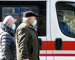 Карантин в Украине: Кабмин обязал носить маски на улицах в городах "красной" зоны