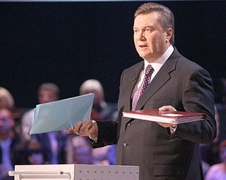 Янукович придет на дебаты к Шустеру сам
