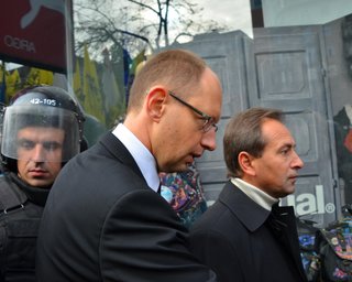 Яценюк, Кличко и Тягнибок отправились на встречу с представителями ЦИК