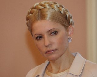 Тимошенко попросит МВФ повременить с кредитом