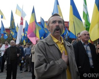 Пенсионеры и чернобыльцы перекрыли трассу Киев-Днепропетровск