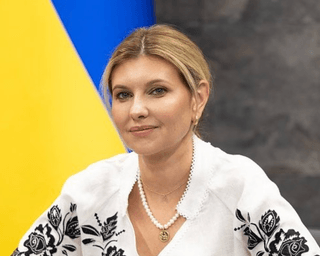 Олена Зеленська у вишиванці з чорними квітами звернулася до українців (фото)