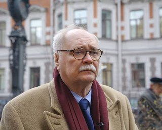 Призвал сбросить "ядерку" на Украину: СБУ объявила о подозрении режиссеру "Улицы разбитых фонарей"