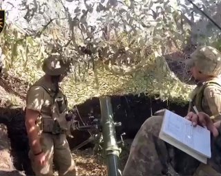 Бої за Бахмут: 22-а ОМБр показала, як з мінометів веде вогонь по окупантах під Кліщіївкою (відео)