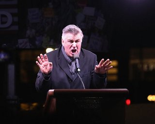 В Нью-Йорке на митинг против Трампа вышли мэр и голливудские актеры