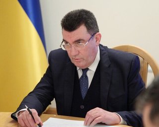 "Ніхто за бороди таскати не буде": Данілов розкритикував УПЦ за небажання залишити лавру