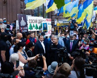 Порошенко отказался давать показания ГБР и отправился в Печерский суд