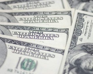 Продавцы удерживают валюту: почему доллар продолжает расти в Украине (Обновлено)