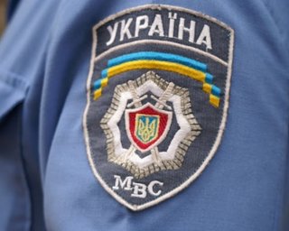Три милиционера погибли и 30 ранены огнестрельным оружием, - МВД