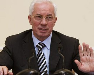 Кабмин отправит  300 студентов на обучение за границу, - Азаров