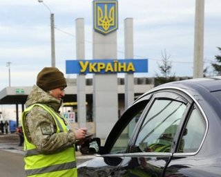 600 автомобилей и 77 автобусов: наибольшее количество транспорта ждет на границе с Польшей