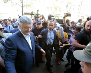 Порошенко срочно вызвали на допрос в ГБР