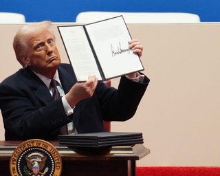 США выходят из ВОЗ и климатического соглашения: с каких решений Трамп начал вторую каденцию