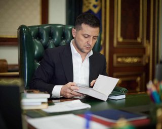 Рейтинг Зеленського впав після відставки Разумкова, "вагнергейту" та "Досьє Пандори", — КМІС