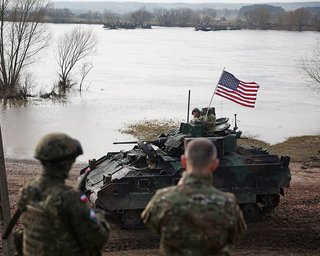 "Нагадує хаос": США терміново евакуювали частину дипломатів із країн Близького Сходу, — CNN