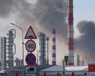 Удары по российским НПЗ: АЗС закрываются, на юге России не работает половина заправок, — СМИ